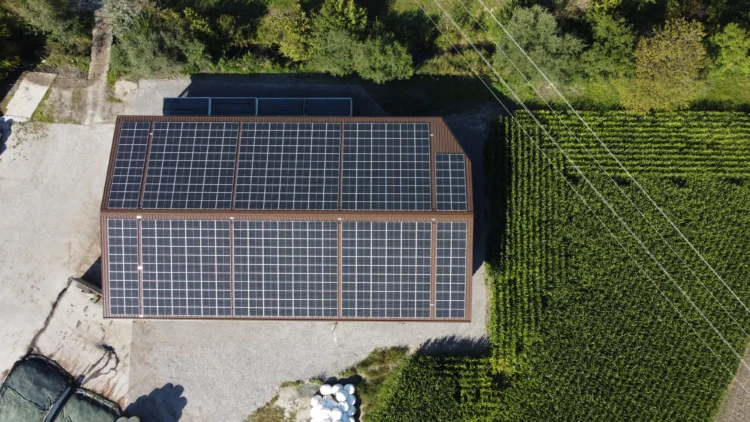 Photovoltaikanlage auf einem Gewerbegebäude